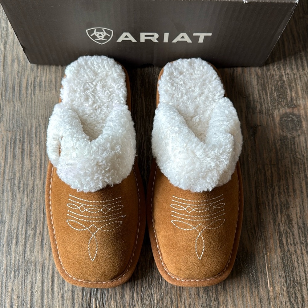 Ariat Jackie Square Toe-Women’s 6, chestnut color. New w/box